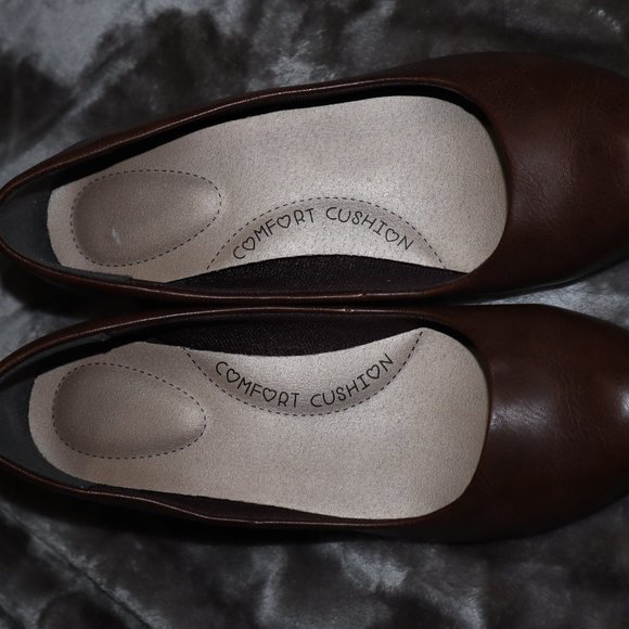 Brown Almond Toe Wedges - Picture 1 of 3